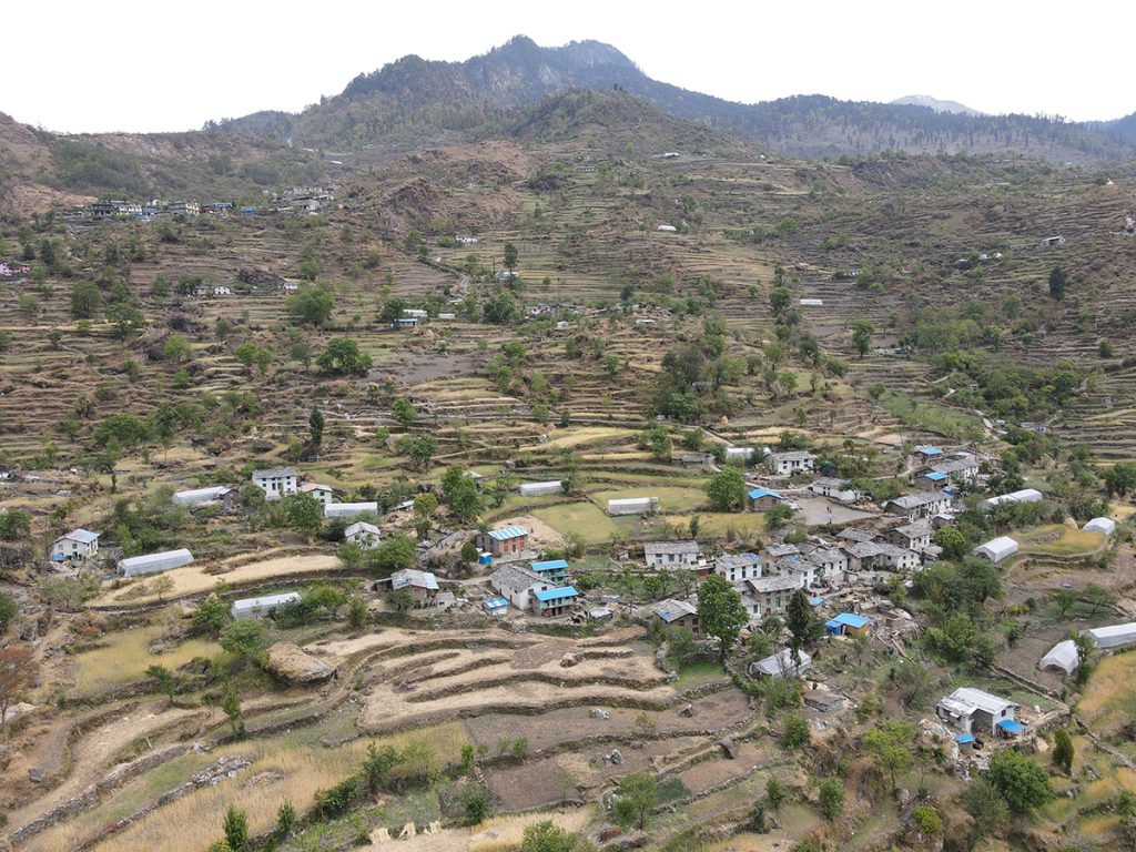 Nepalilainen kylä ylhäältä päin kuvattuna